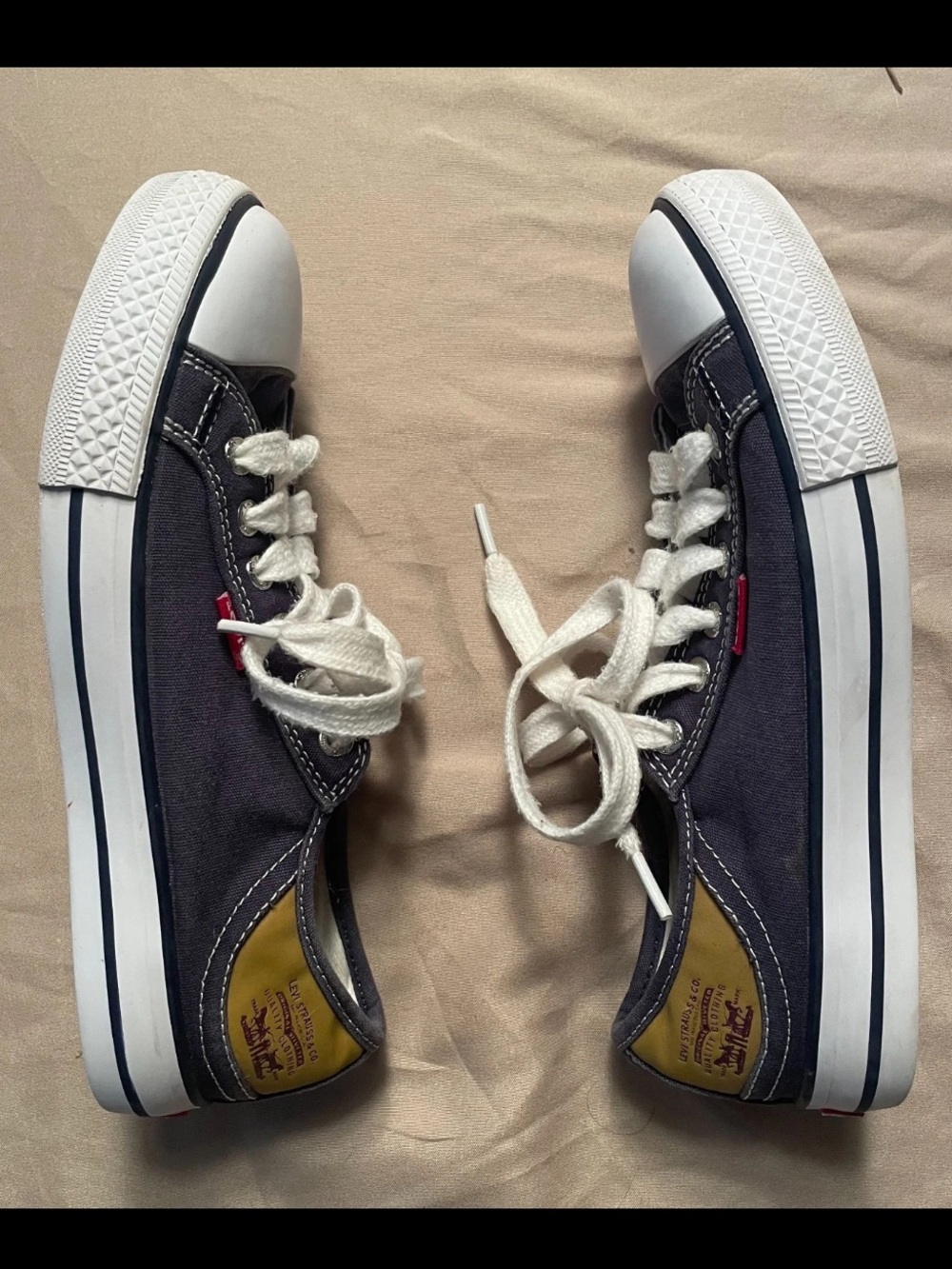 Levi's Shoes Women’s 6.5 Navy & White Casual Low Top Sneaker - Missing 1 Insole